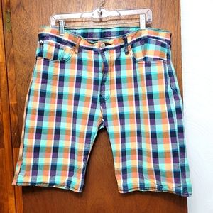 504 Levi Strauss men's shorts.   Size 40.  (516)